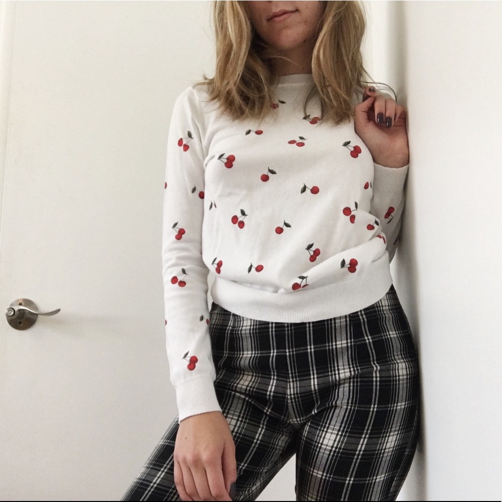 Forever 21 cherry print sweater 🍒